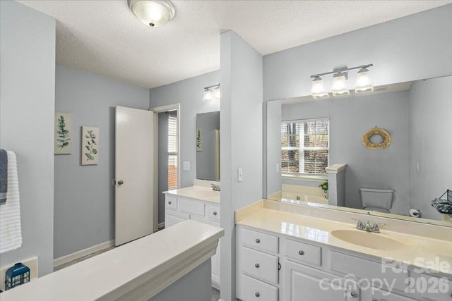 8636 Warwick Crest Lane, Charlotte, NC 28215