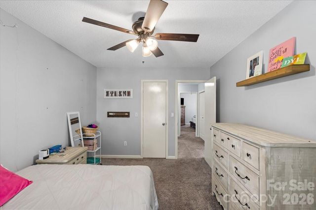 8636 Warwick Crest Lane, Charlotte, NC 28215