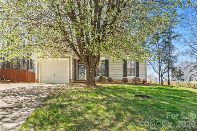 8636 Warwick Crest Lane, Charlotte, NC 28215