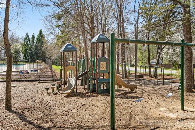 8636 Warwick Crest Lane, Charlotte, NC 28215