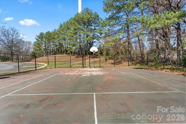 8636 Warwick Crest Lane, Charlotte, NC 28215