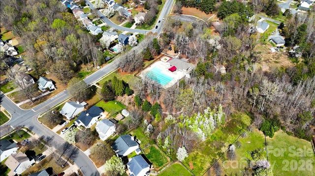 8636 Warwick Crest Lane, Charlotte, NC 28215