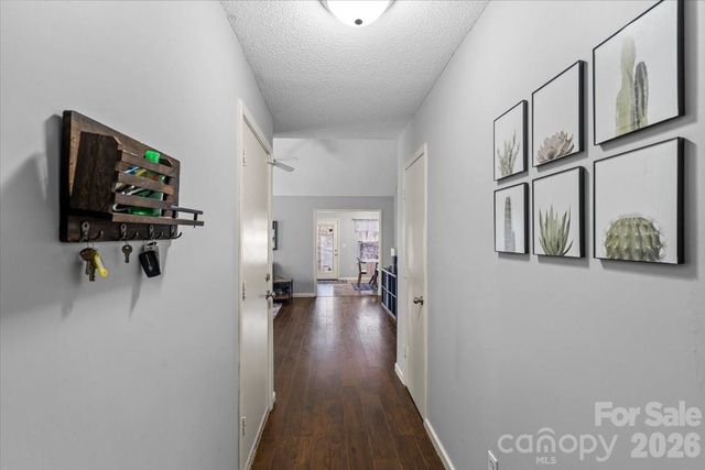 8636 Warwick Crest Lane, Charlotte, NC 28215