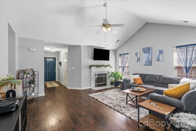 8636 Warwick Crest Lane, Charlotte, NC 28215