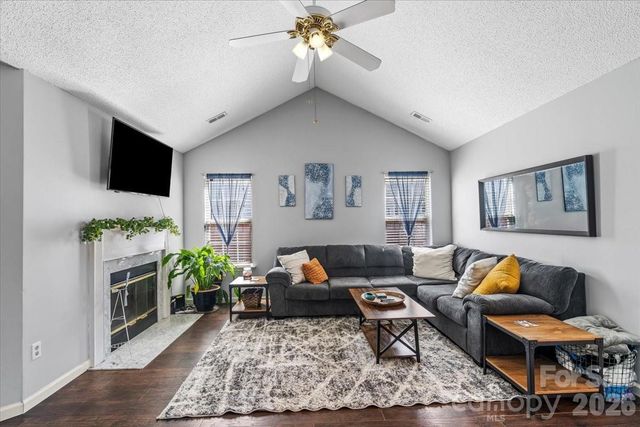 8636 Warwick Crest Lane, Charlotte, NC 28215