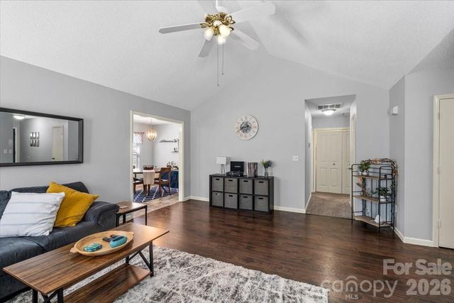 8636 Warwick Crest Lane, Charlotte, NC 28215