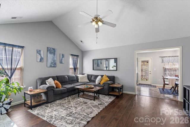 8636 Warwick Crest Lane, Charlotte, NC 28215