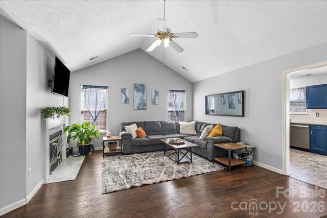 8636 Warwick Crest Lane, Charlotte, NC 28215