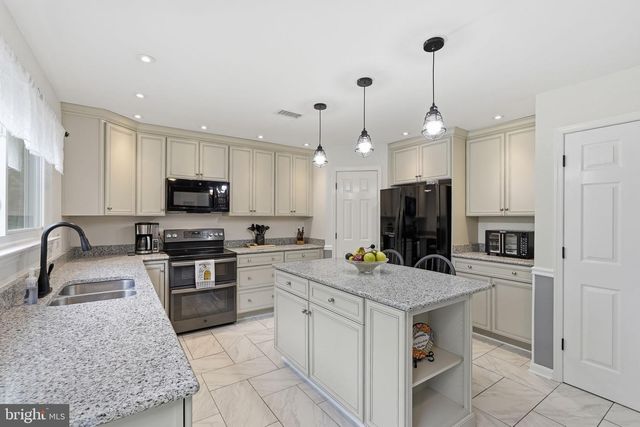 17241 PICKWICK DR, Purcellville, VA 20132