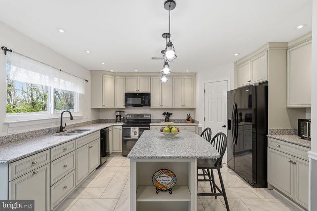 17241 PICKWICK DR, Purcellville, VA 20132