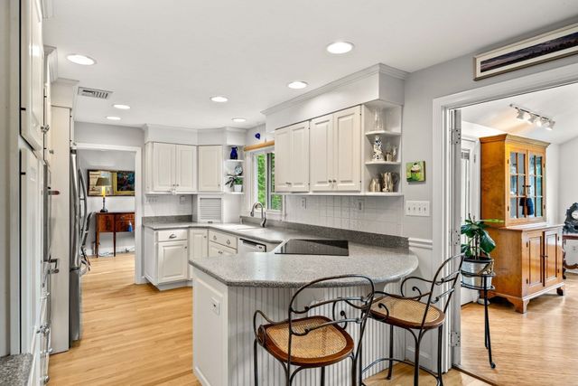 50 Holt Rd, Andover, MA 01810