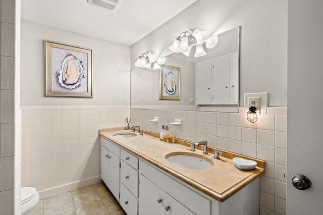 50 Holt Rd, Andover, MA 01810