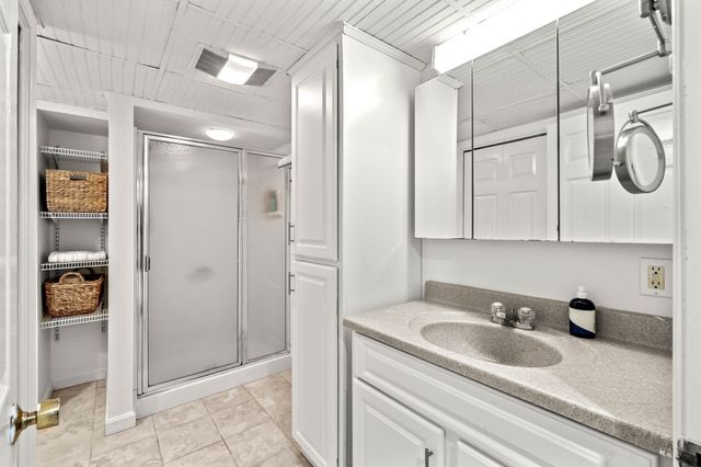 50 Holt Rd, Andover, MA 01810