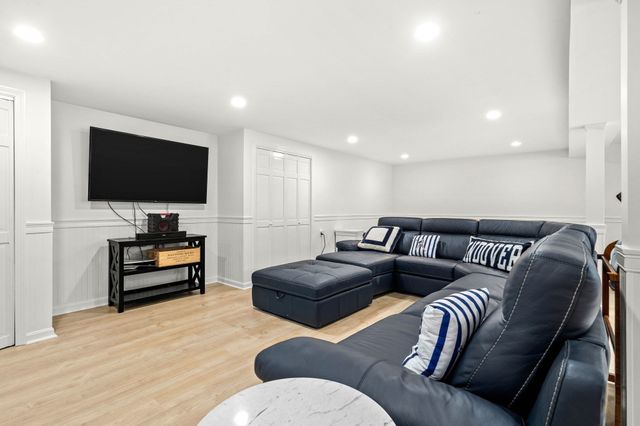 50 Holt Rd, Andover, MA 01810