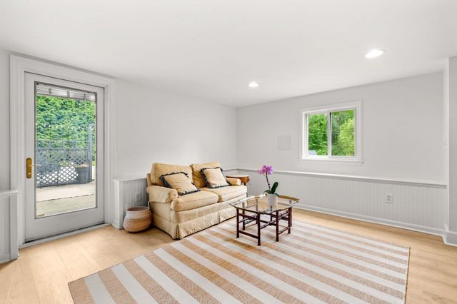 50 Holt Rd, Andover, MA 01810