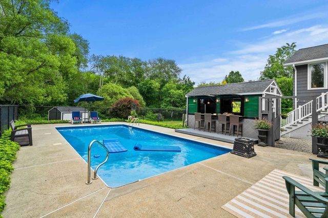 50 Holt Rd, Andover, MA 01810