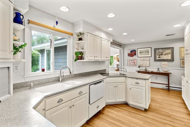 50 Holt Rd, Andover, MA 01810
