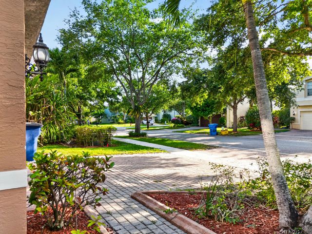 610 Peppergrass Run, Royal Palm Beach, FL 33411