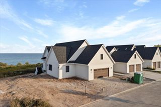 1082 Seanma Wynd, Port Washington, WI 53024