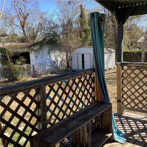 1112 E 4th St, Alice, TX 78332