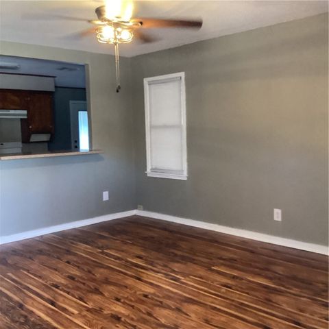 1112 E 4th St, Alice, TX 78332