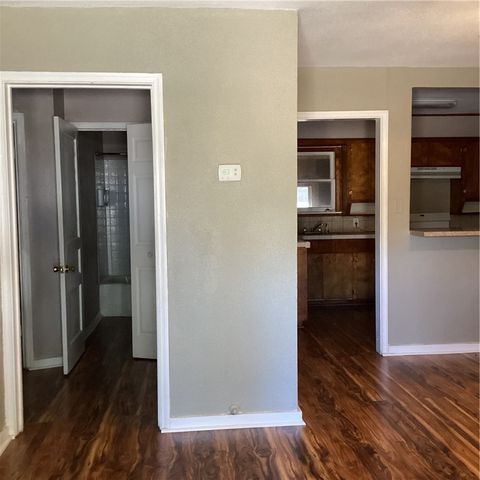 1112 E 4th St, Alice, TX 78332