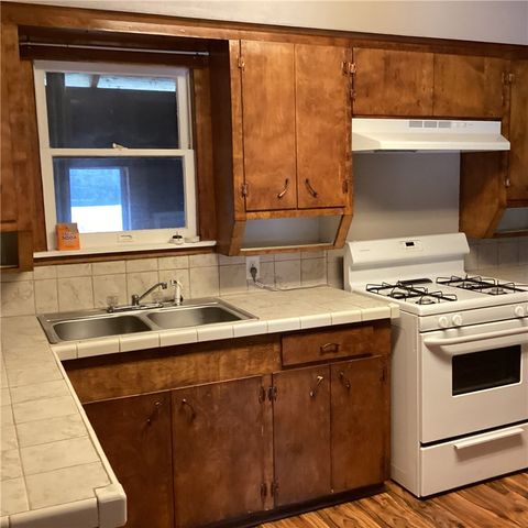 1112 E 4th St, Alice, TX 78332