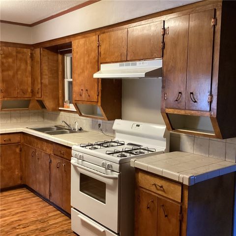 1112 E 4th St, Alice, TX 78332