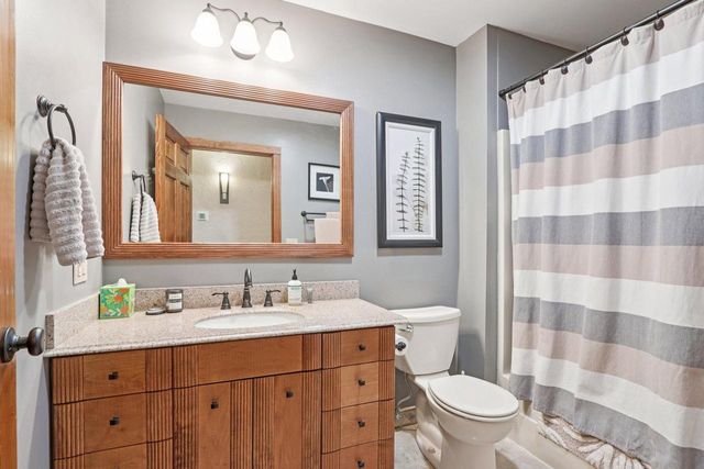 W354N5854 Lisbon ROAD, Oconomowoc, WI 53066