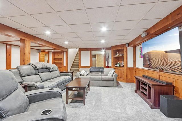 W354N5854 Lisbon ROAD, Oconomowoc, WI 53066