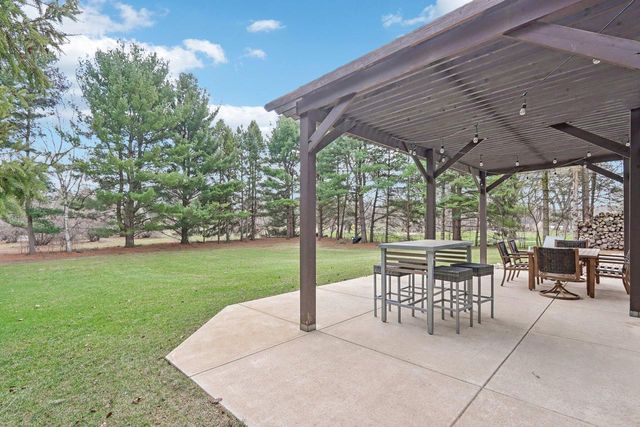 W354N5854 Lisbon ROAD, Oconomowoc, WI 53066