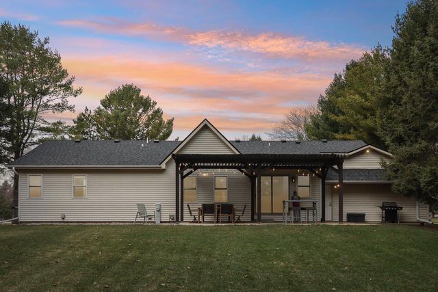 W354N5854 Lisbon ROAD, Oconomowoc, WI 53066