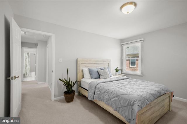 9764 BRAGG LN, Manassas, VA 20110