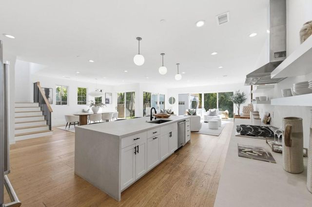 330 Grand Street, Redwood City, CA 94062