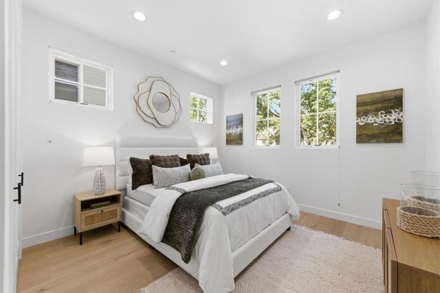 330 Grand Street, Redwood City, CA 94062