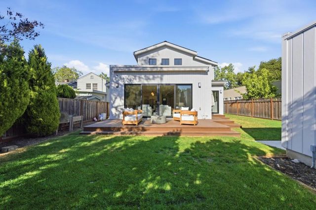 330 Grand Street, Redwood City, CA 94062