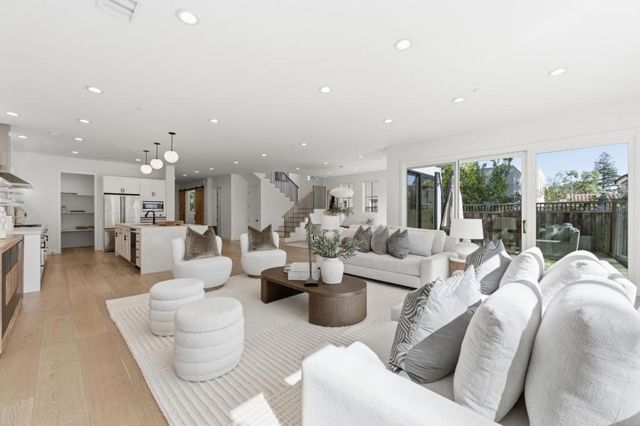 330 Grand Street, Redwood City, CA 94062