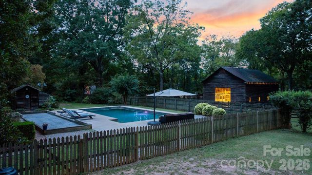 10915 Beatties Ford Road, Huntersville, NC 28078