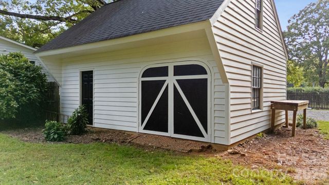 10915 Beatties Ford Road, Huntersville, NC 28078