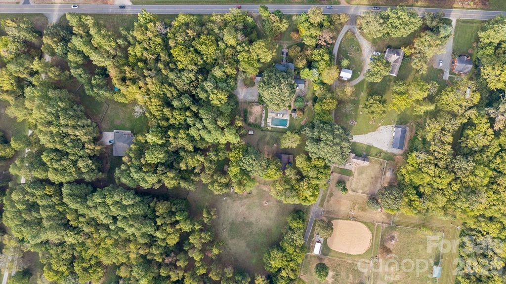 10915 Beatties Ford Road, Huntersville, NC 28078