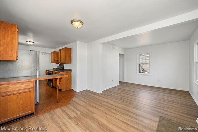 20240 Hollywood Street, Harper Woods, MI 48225