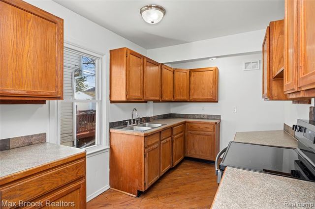 20240 Hollywood Street, Harper Woods, MI 48225