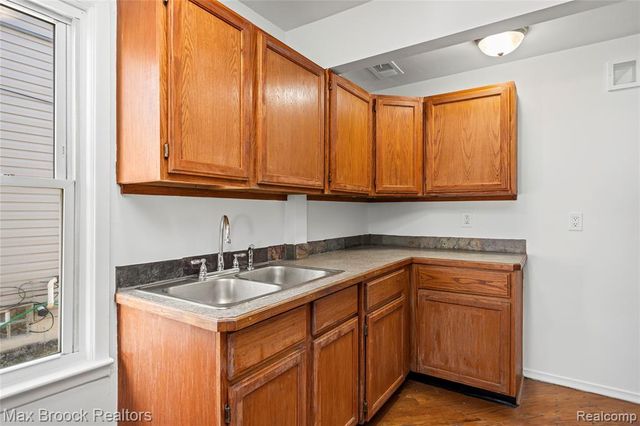 20240 Hollywood Street, Harper Woods, MI 48225