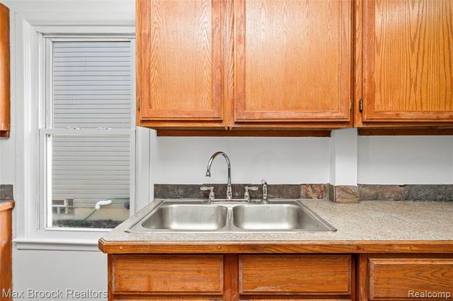 20240 Hollywood Street, Harper Woods, MI 48225