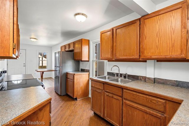 20240 Hollywood Street, Harper Woods, MI 48225