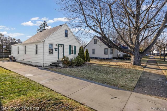 20240 Hollywood Street, Harper Woods, MI 48225