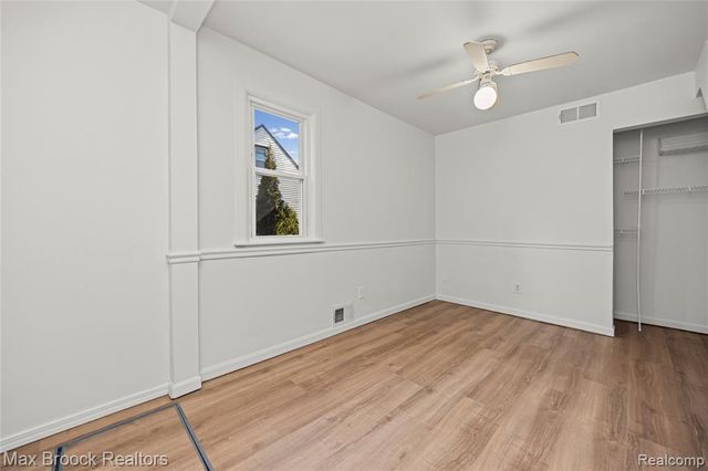 20240 Hollywood Street, Harper Woods, MI 48225