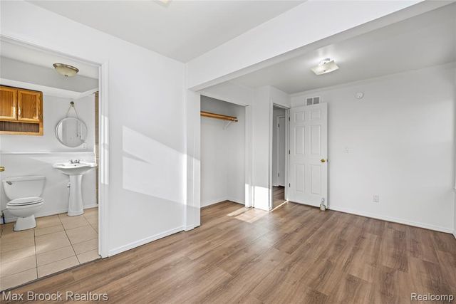 20240 Hollywood Street, Harper Woods, MI 48225