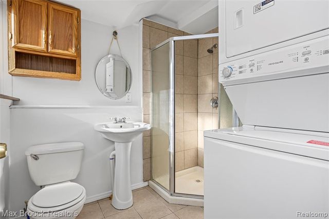 20240 Hollywood Street, Harper Woods, MI 48225