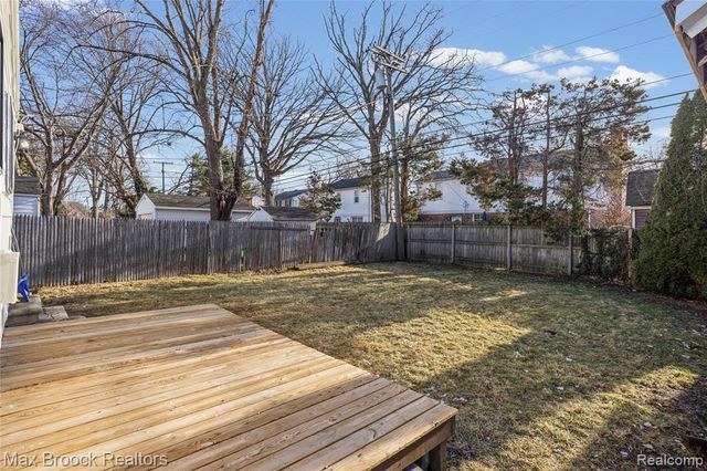 20240 Hollywood Street, Harper Woods, MI 48225